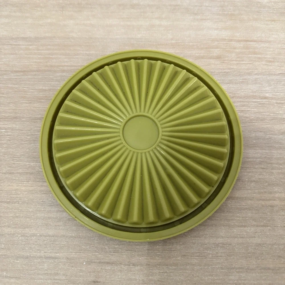 Vintage Tupperware Servalier Bowl 886 w/ 812 Lid Harvest Green‎ 1970s USA Retro